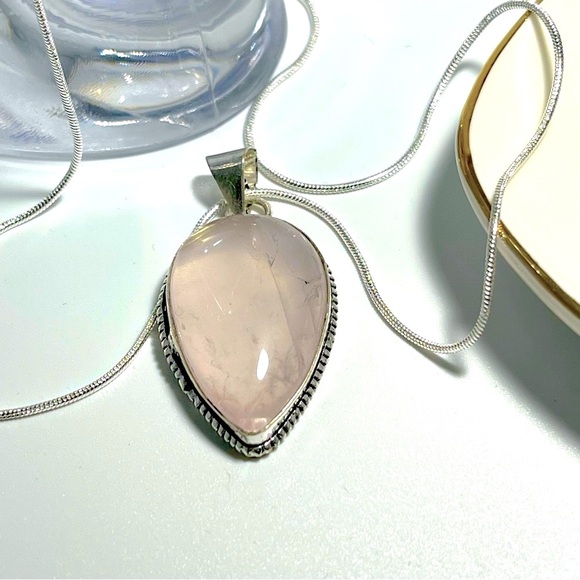 π Lovely clear pink quartz necklace - Picture 2 of 9
